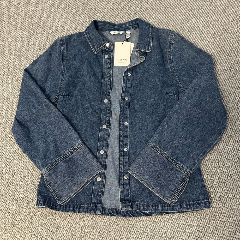 NWT Women’s size S b.young Dark Wash Denim Snap-Front Jacket
